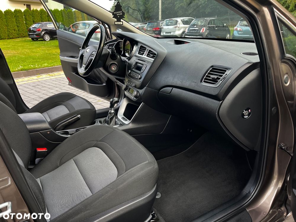 Kia Ceed 1.6 CRDi 128 Dream Team Edition - 20
