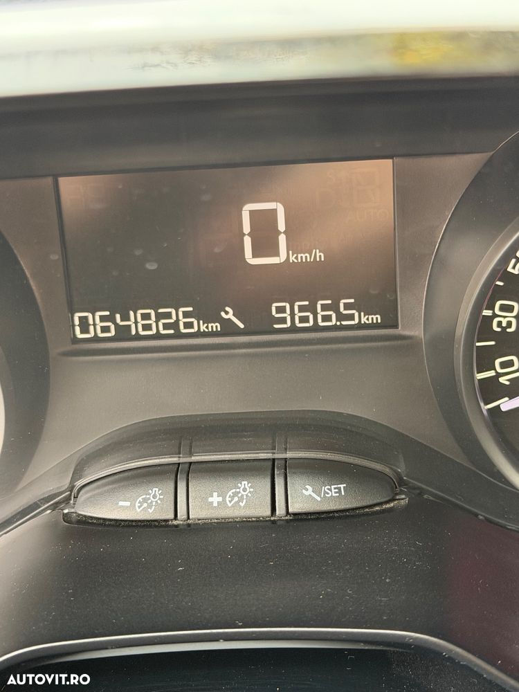 Peugeot 2008 - 6