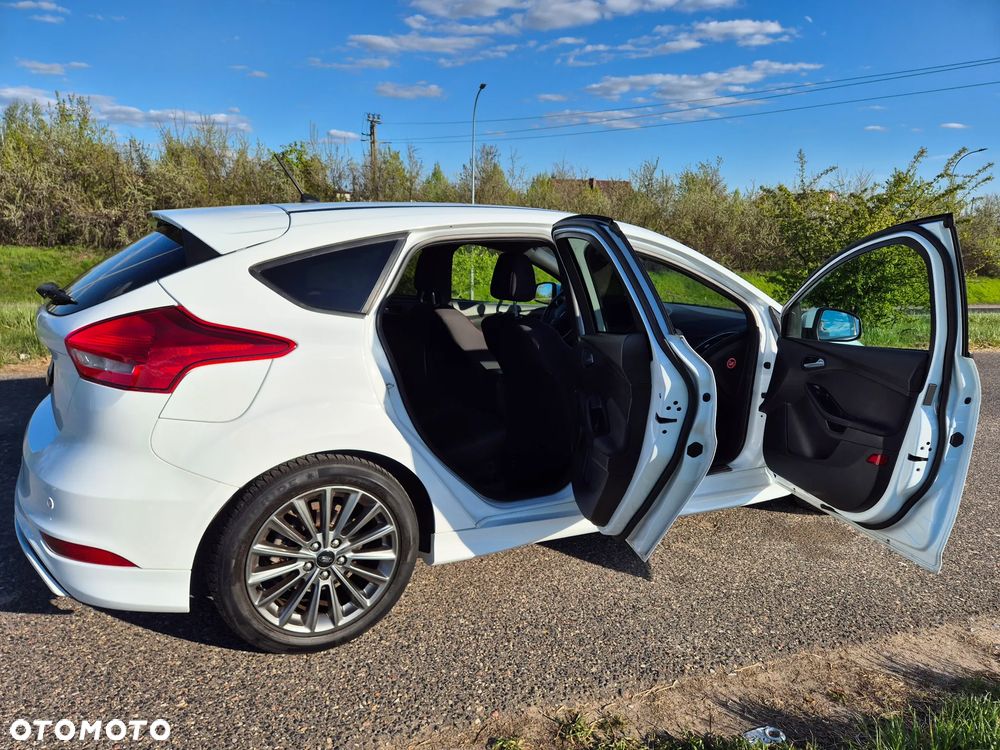 Ford Focus 1.5 EcoBlue Start-Stopp-System ST-LINE - 22
