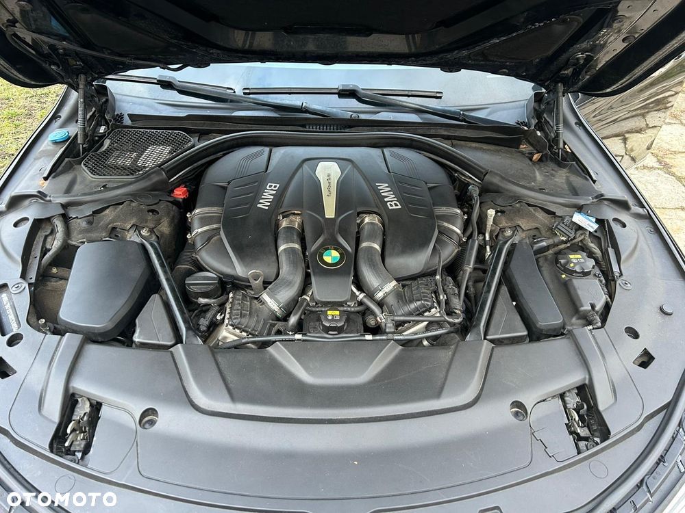 BMW Seria 7 750Li xDrive - 15