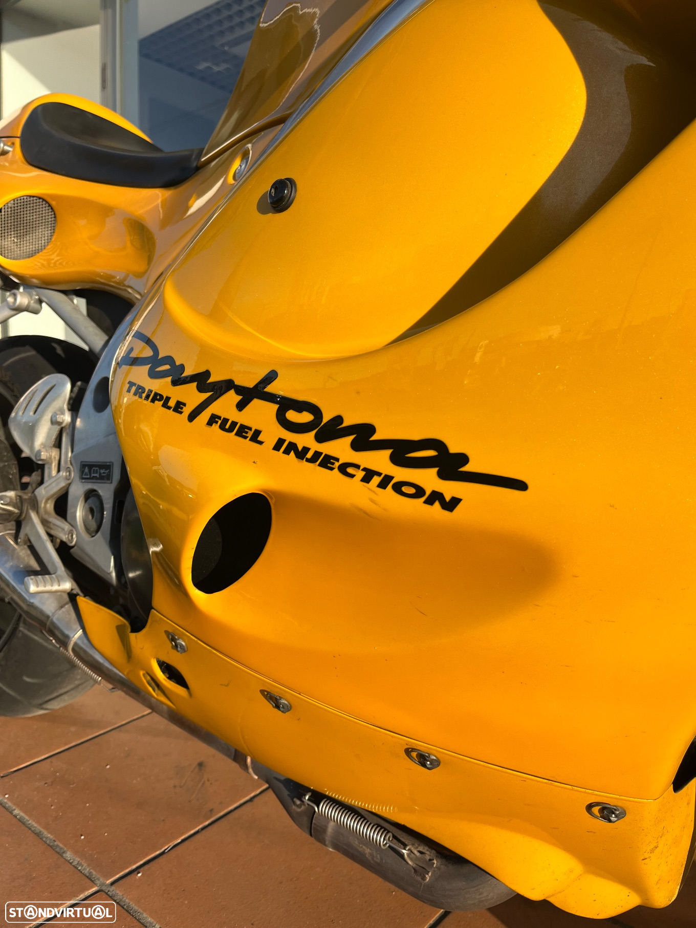 Triumph Daytona 959 I - 3