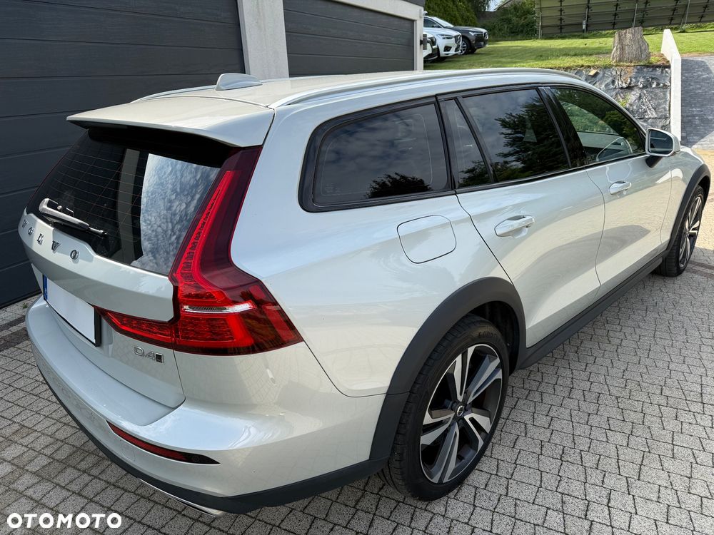 Volvo V60 Cross Country D4 AWD Geartronic Pro - 24
