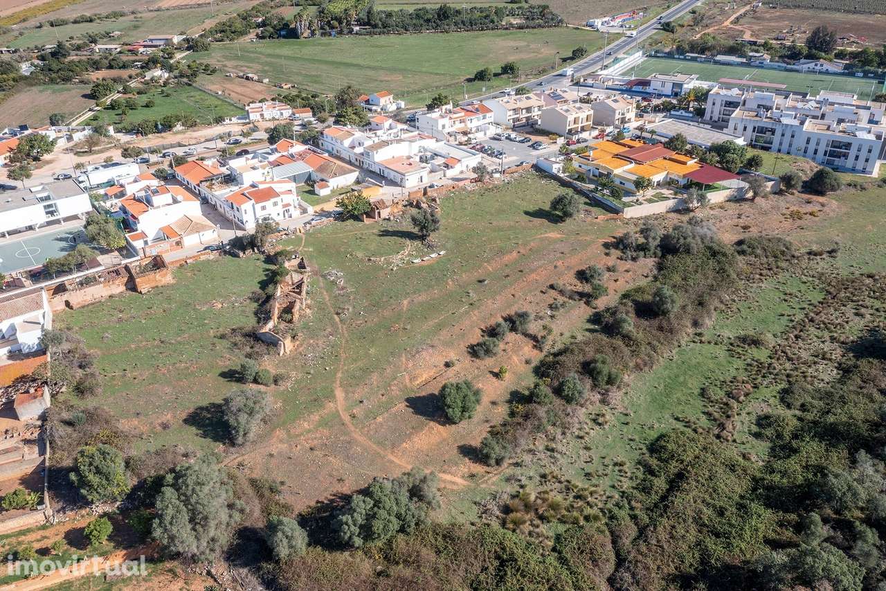 TERRENO COM POSSIBILIDADE DE CONSTRUÇÃO, ODIÁXERE - Grande imagem: 2/7