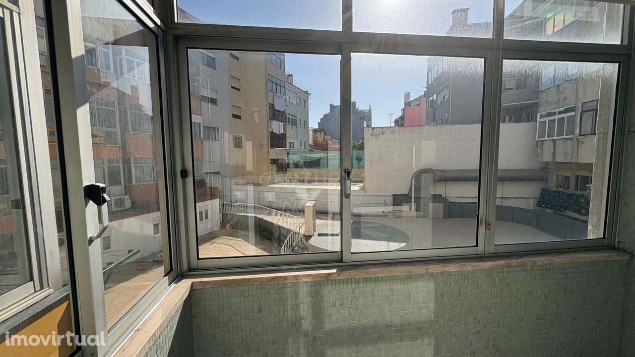 Apartamento T1 na Rua Portugal Durão, 5 (Bairro do Rego) - Grande imagem: 3/21