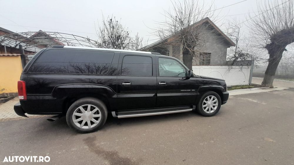 Cadillac Escalade - 2