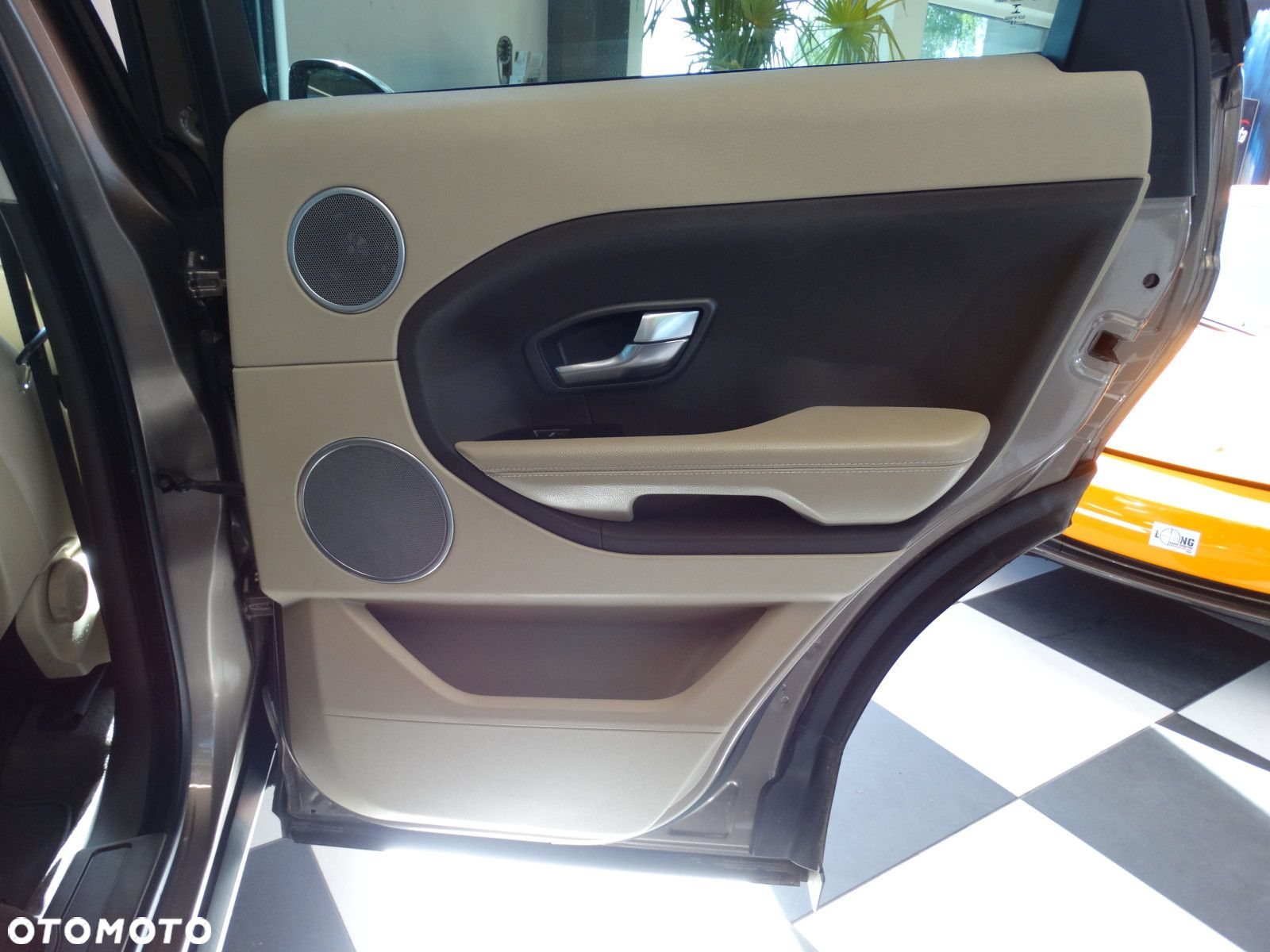 Land Rover Range Rover Evoque - 12