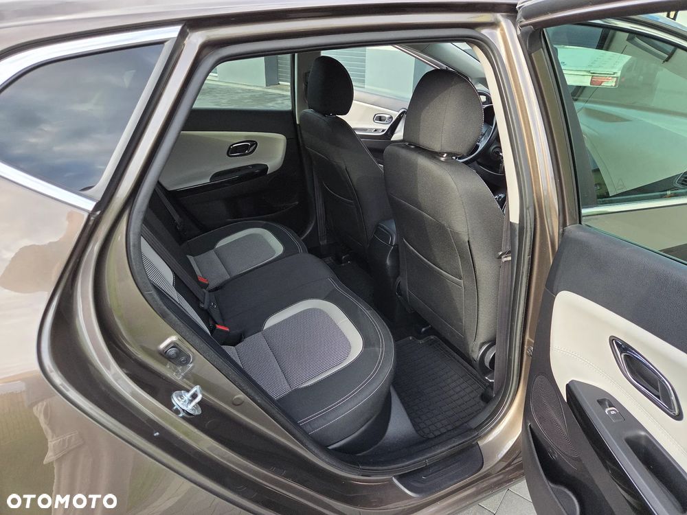 Kia Ceed 1.6 GDI ISG Platinum Edition - 23