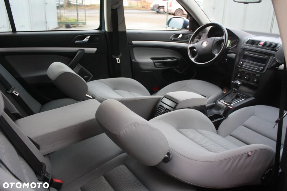 Skoda Octavia 2.0 TDI DPF DSG Ambiente - 23