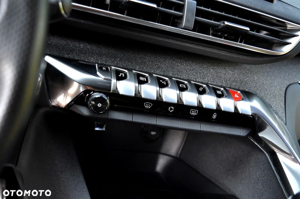 Peugeot 3008 1.2 PureTech Allure S&S - 32