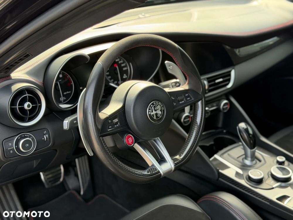 Alfa Romeo Giulia 2.9 V6 Bi-Turbo AT8 Quadrifoglio - 9