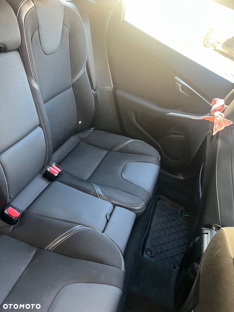 Volvo V40 D2 R Design - 8