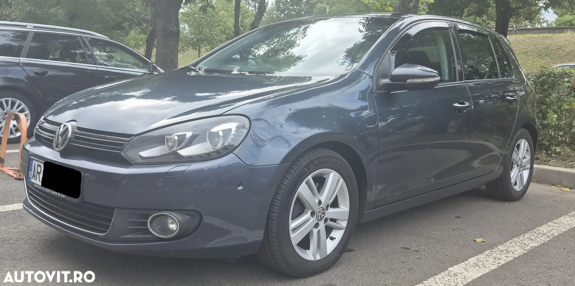 Volkswagen Golf - 1