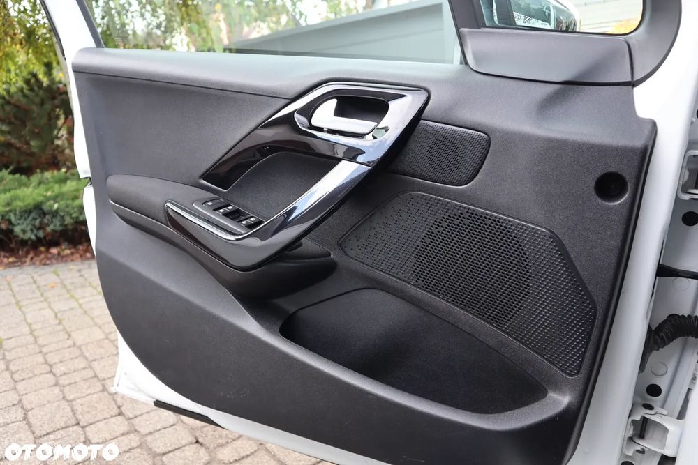 Peugeot 208 1.2 PureTech Allure S&S - 23