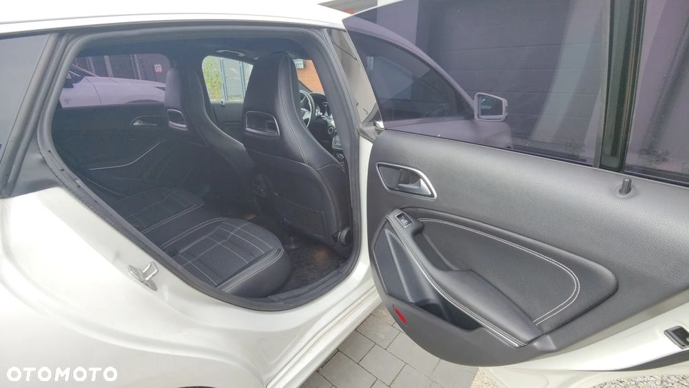 Mercedes-Benz CLA 200 7G-DCT - 31