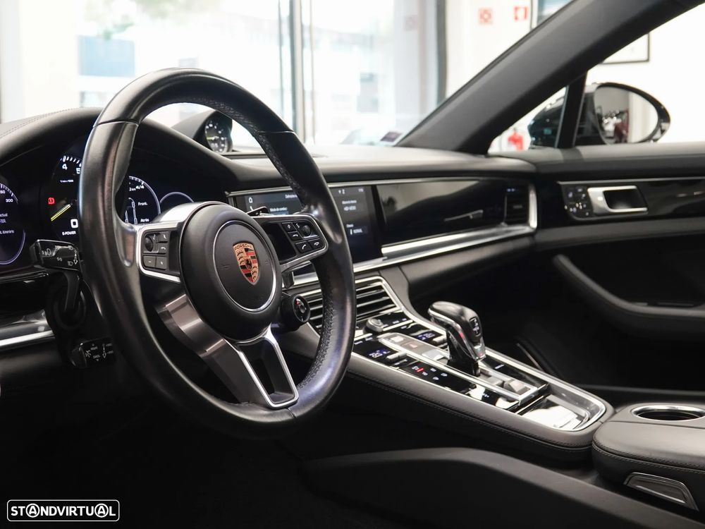 Porsche Panamera 4 E-Hybrid - 30