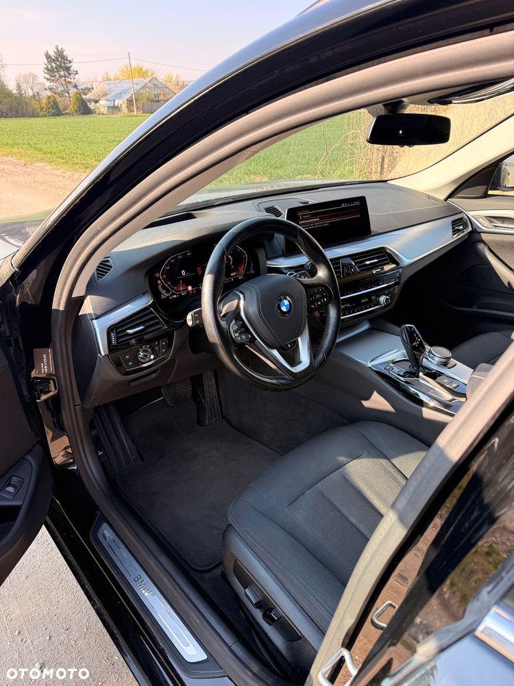 BMW Seria 5 530d Sport Line - 9