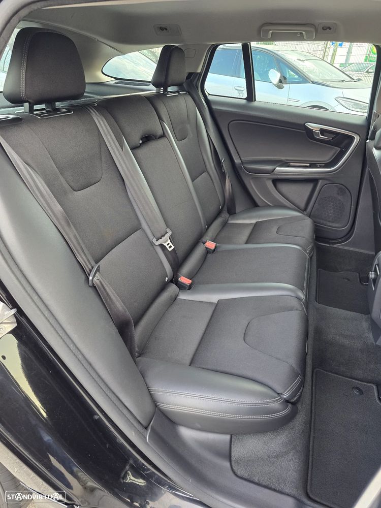 Volvo V60 2.0 D4 Momentum - 10