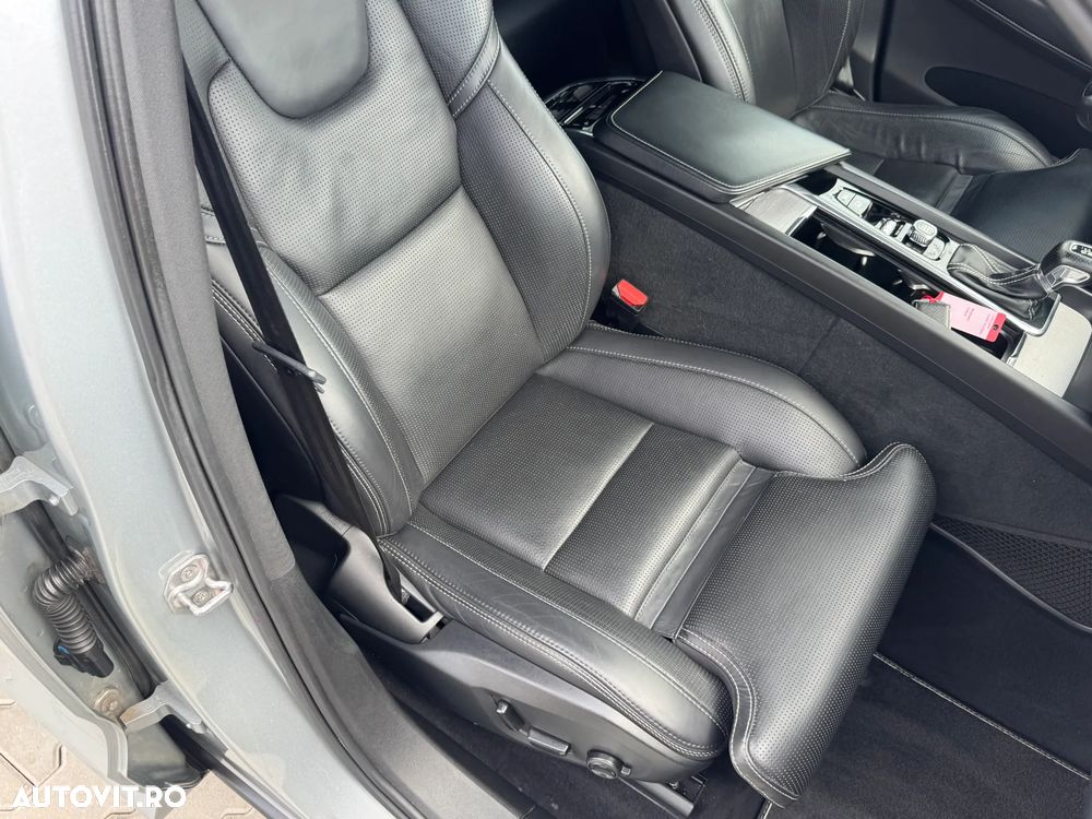 Volvo XC 60 D5 AWD R-Design - 19