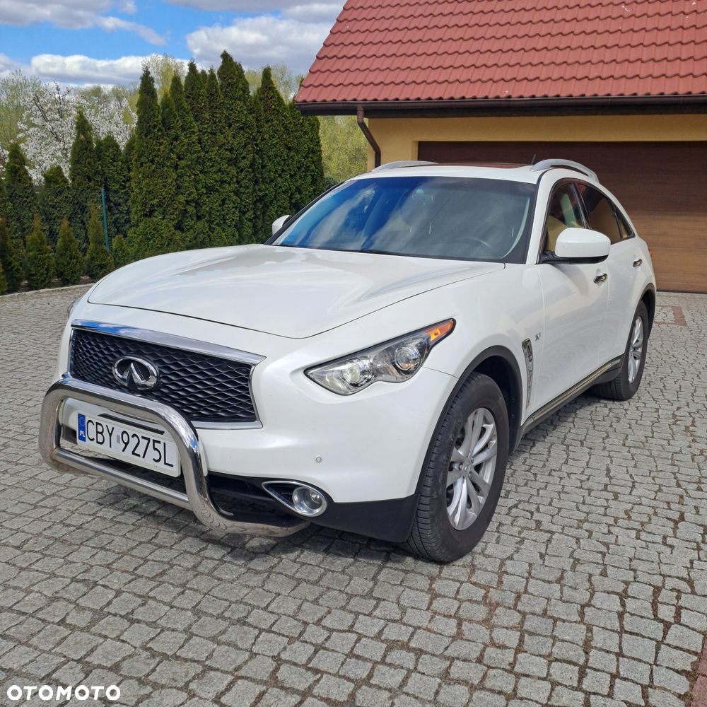 Infiniti Q70 - 1