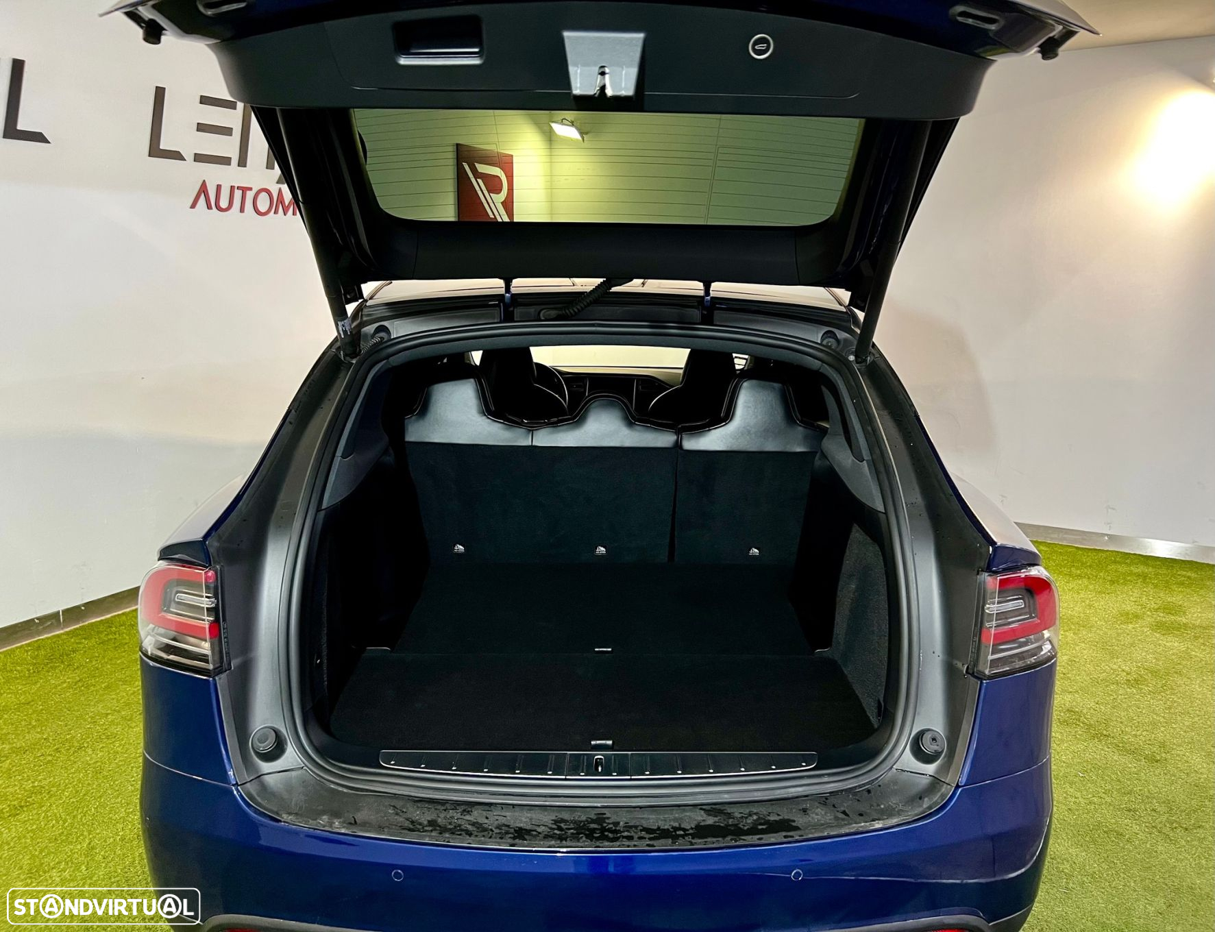 Tesla Model X 75D - 17