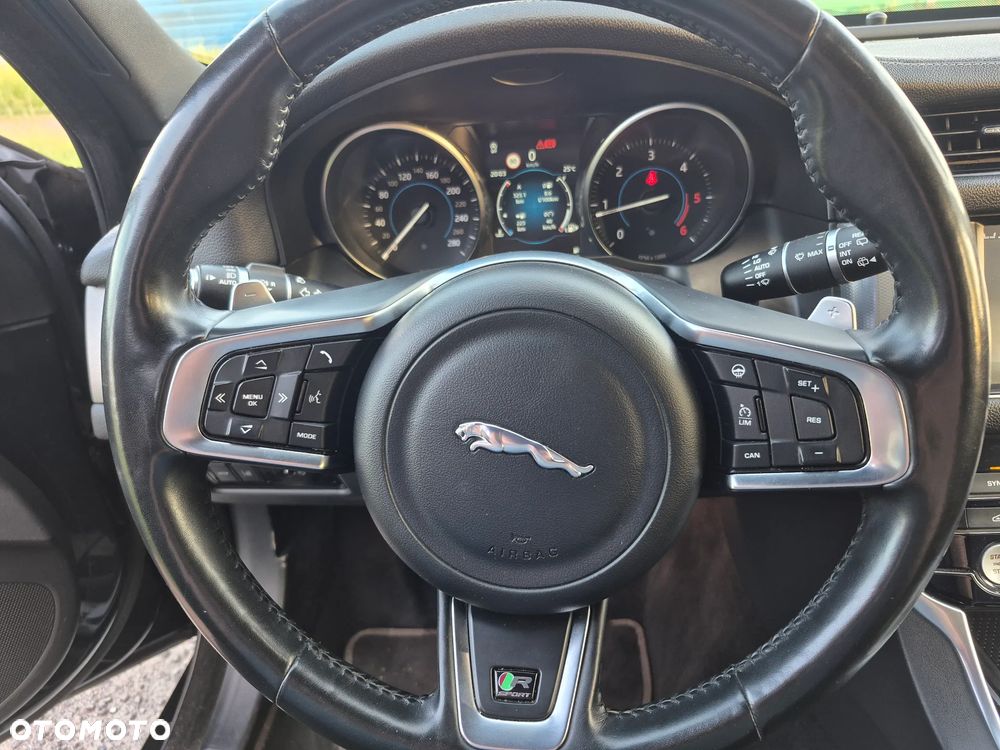 Jaguar XF 20d AWD R-Sport - 23