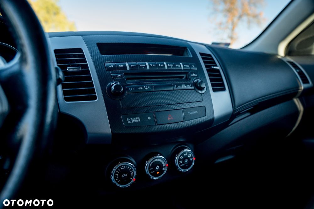 Mitsubishi Outlander - 19