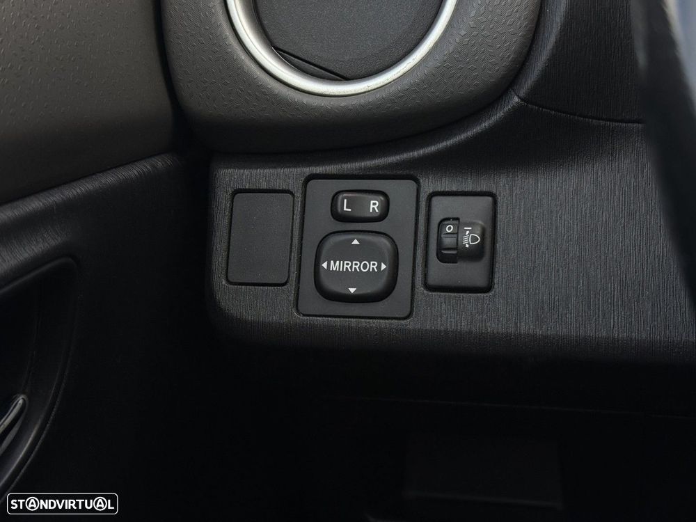Toyota Yaris 1.4 D-4D Comfort — fotografia 13