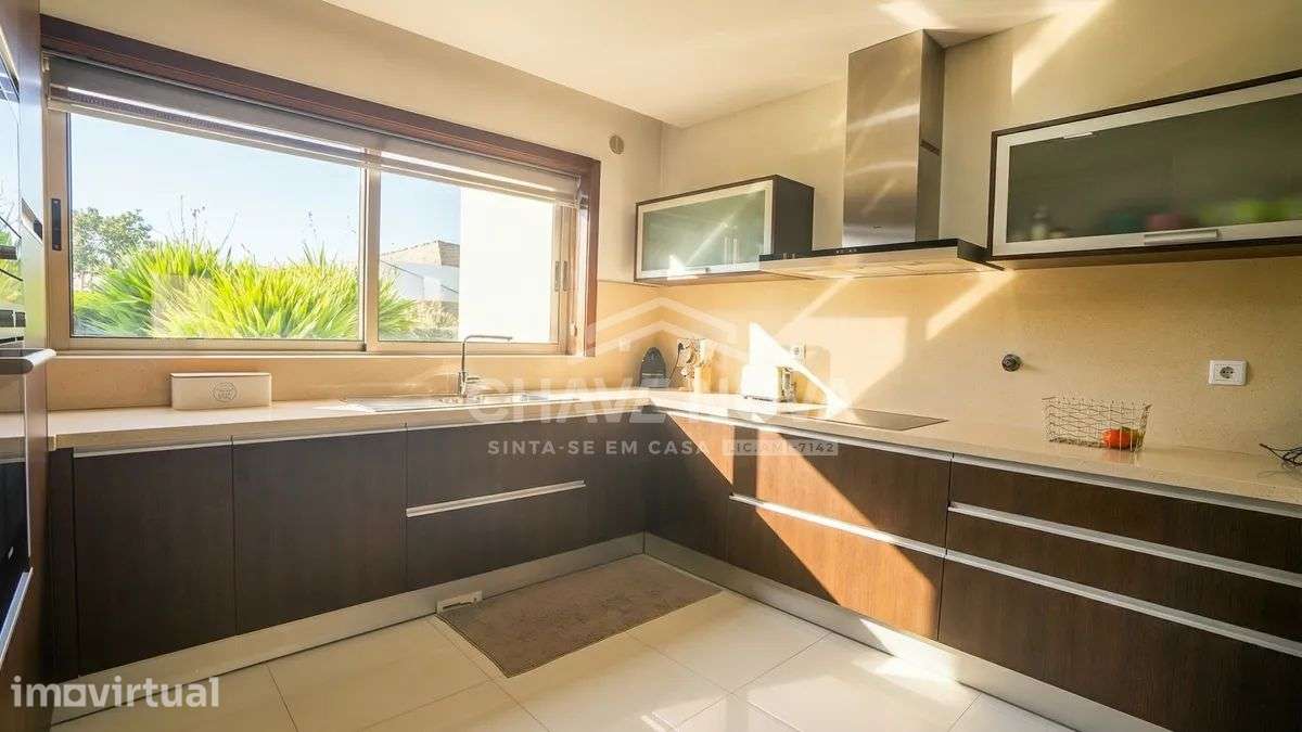 Moradia Geminada V3 c/ Garagem Box em Oliveira do Douro - Grande imagem: 3/33