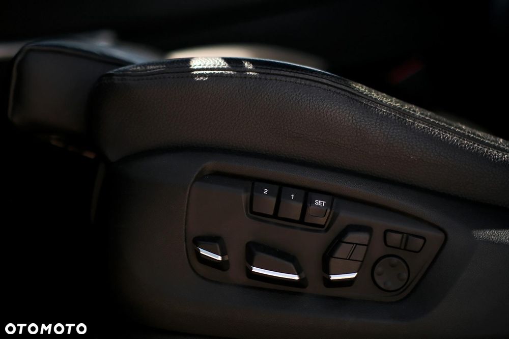 BMW X6 xDrive50i - 34