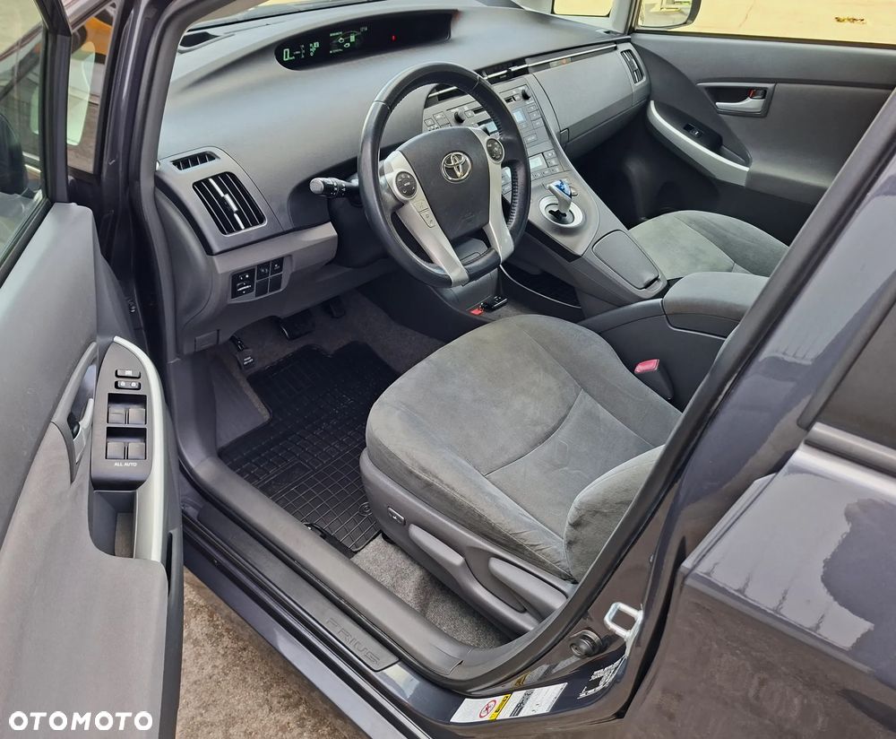 Toyota Prius (Hybrid) Life - 5