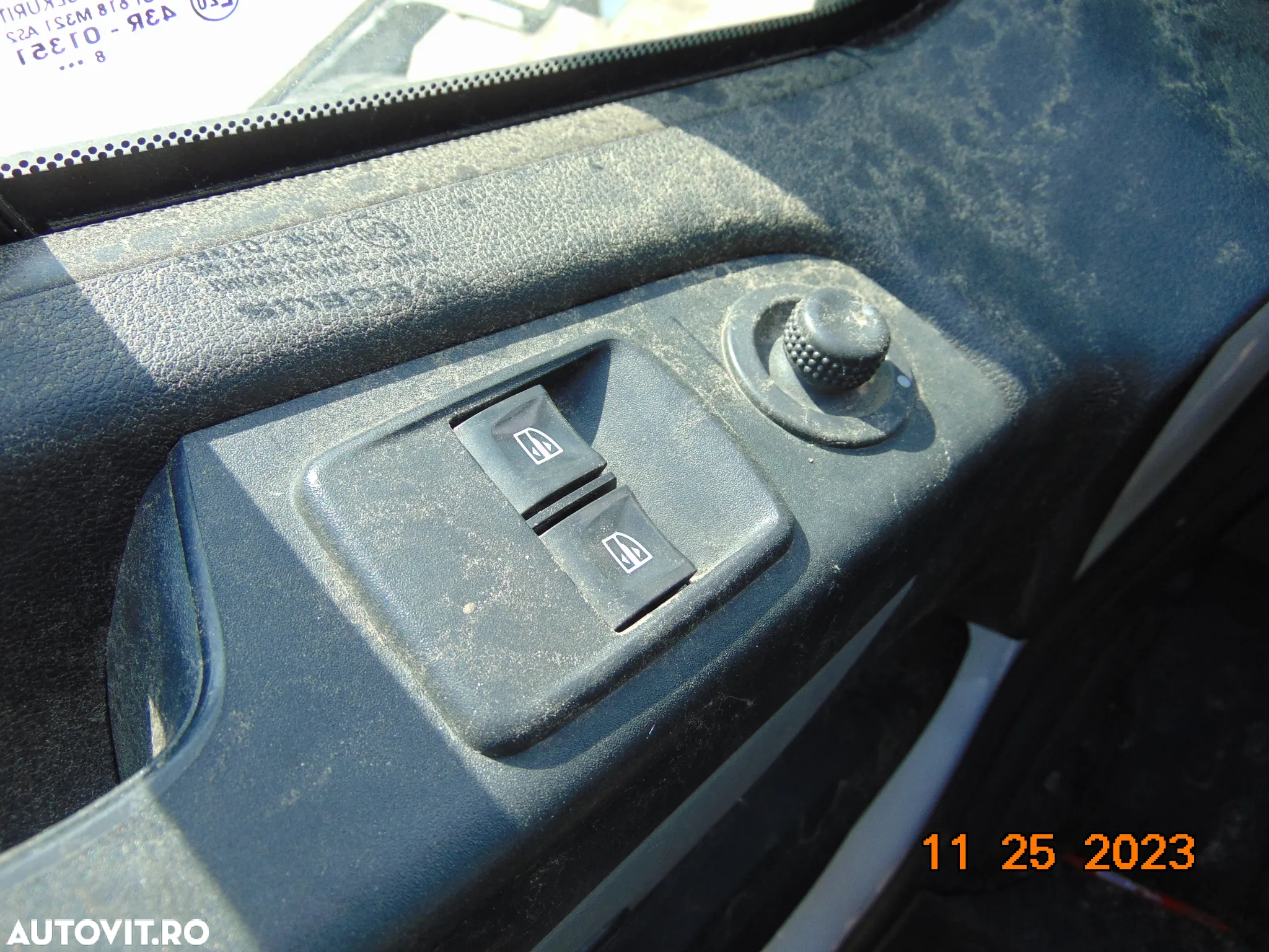 Butoane Geam Renault Trafic 3 Vivaro 2014-2021 comenzi geamuri electrice - 2