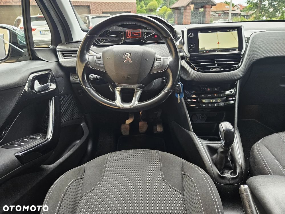 Peugeot 208 - 6