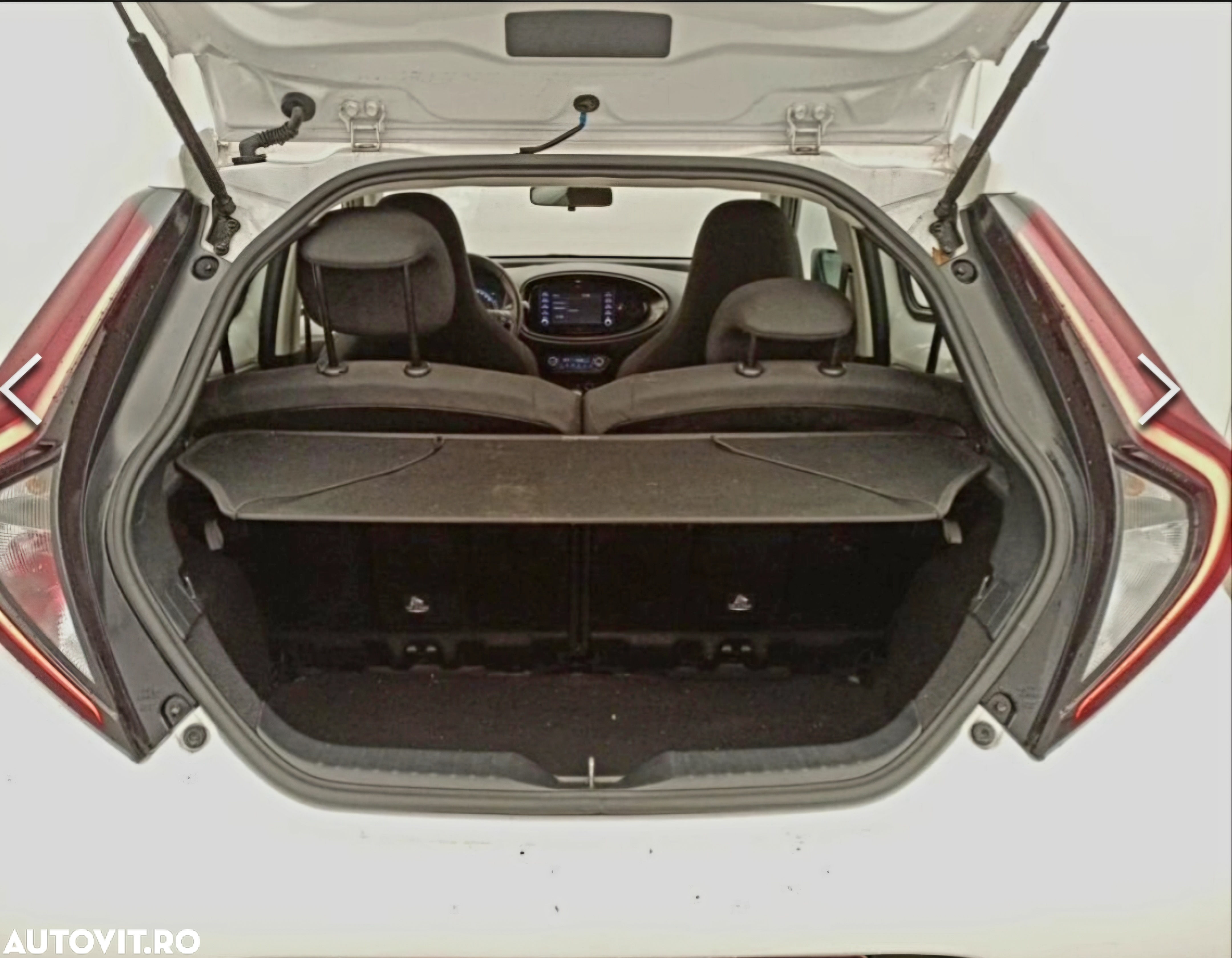 Toyota Aygo X S-CVT Black&White - 9