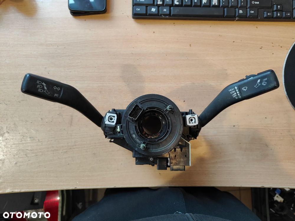 Przełącznik zespolony Volkswagen Tiguan 1K0953513E