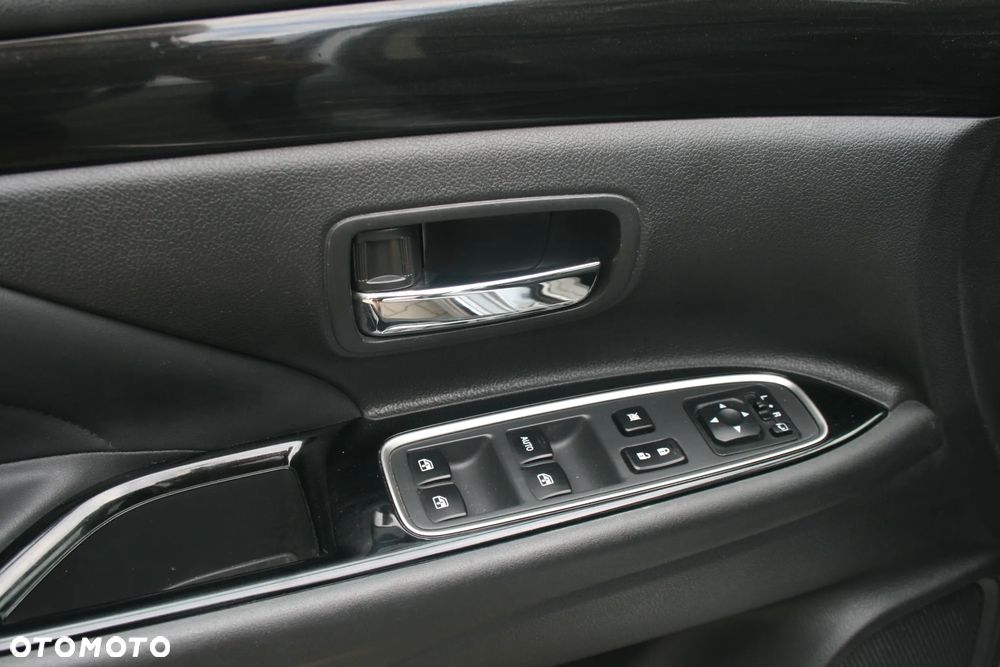Mitsubishi Outlander - 16