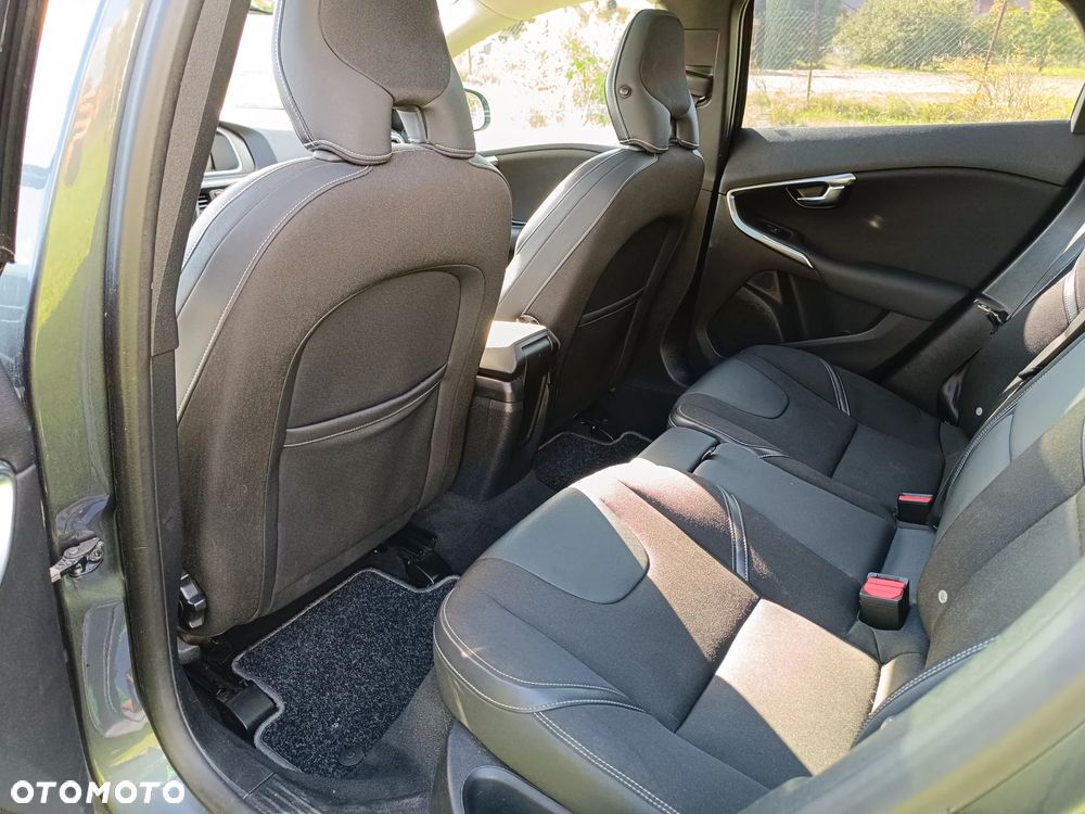 Volvo V40 D2 Momentum - 12