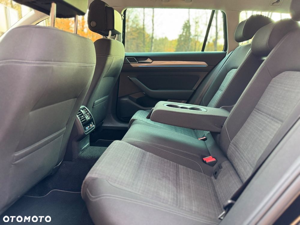 Volkswagen Passat Variant 2.0 TDI SCR DSG 4Motion Business - 12