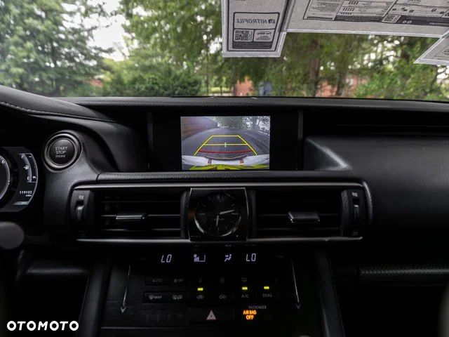 Lexus IS 200t / 300 F Sport - 11