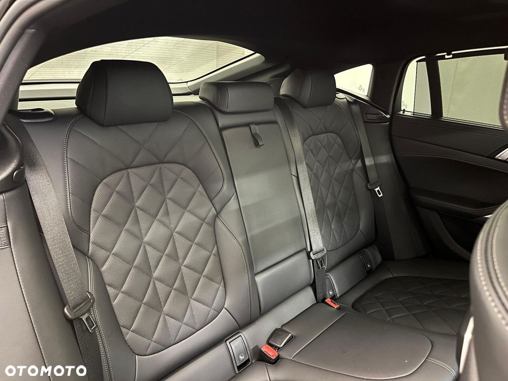 BMW X6 xDrive40d mHEV - 36