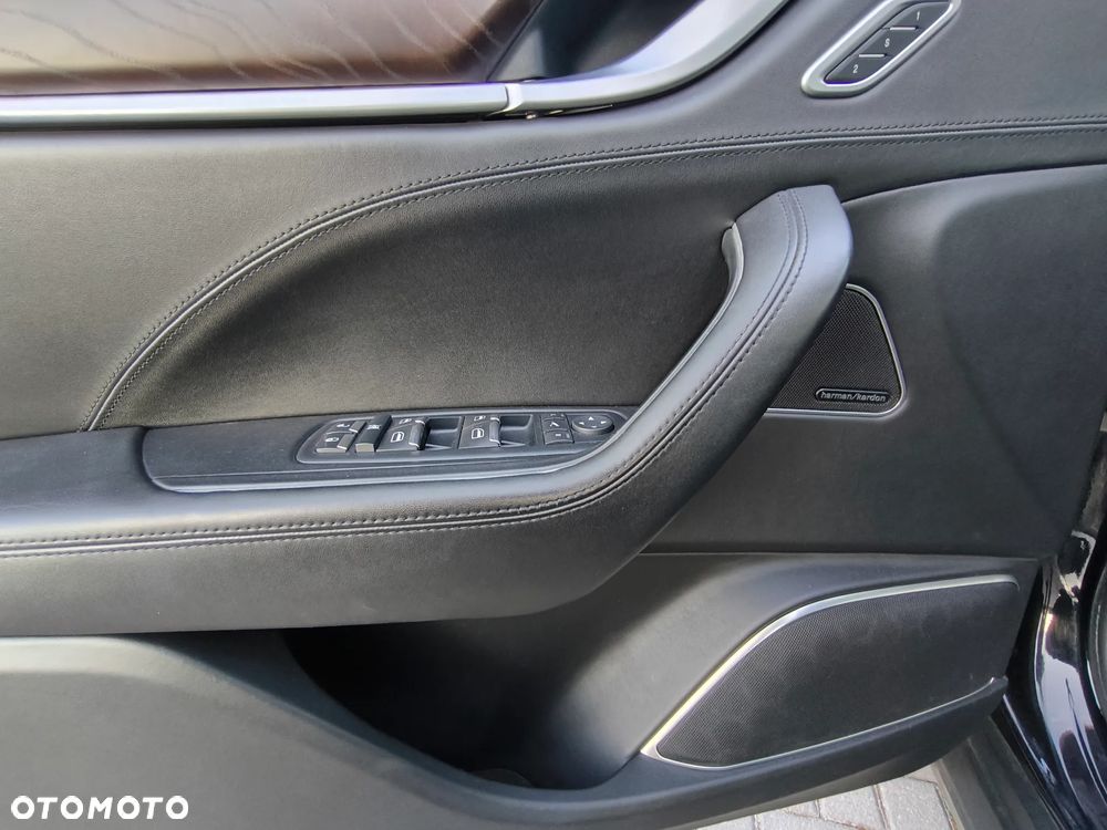 Maserati Levante Q4 Executive - 25