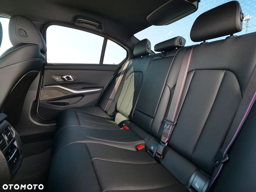 BMW Seria 3 320d xDrive mHEV M Sport sport - 32