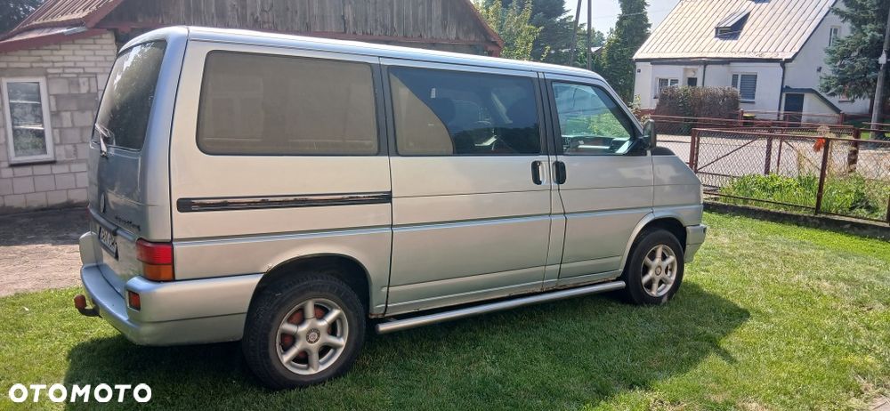 Volkswagen Caravelle - 1