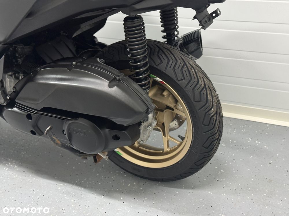 Yamaha X-max - 15