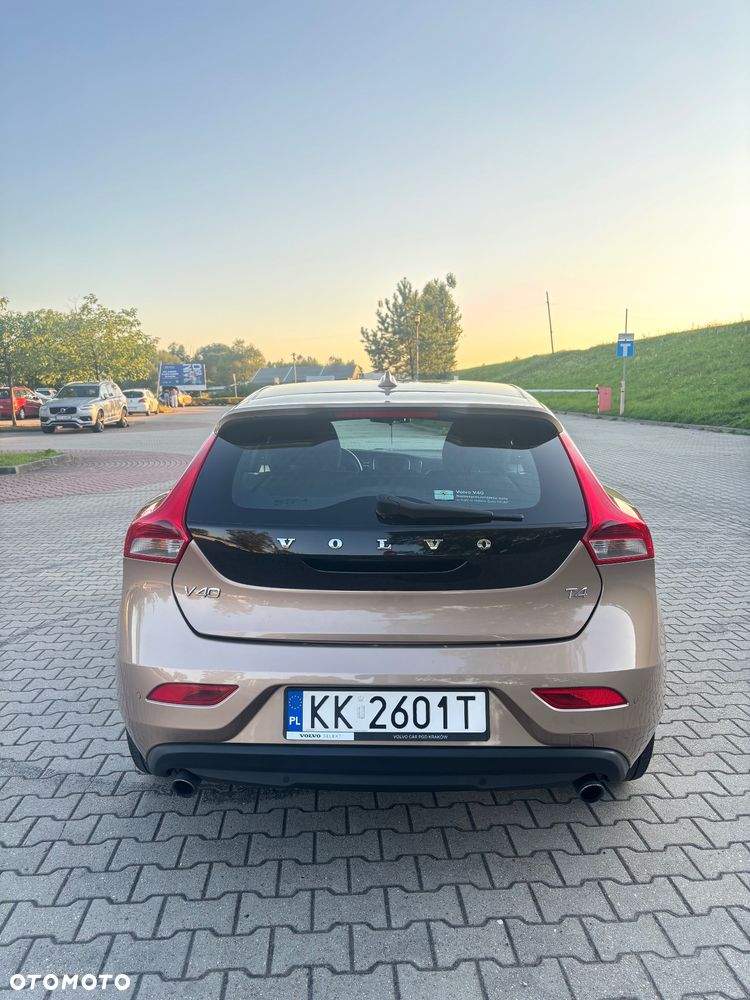 Volvo V40 T4 Momentum - 4