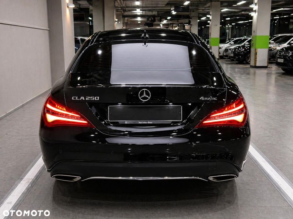 Mercedes-Benz CLA 250 4Matic 7G-DCT AMG Line - 3