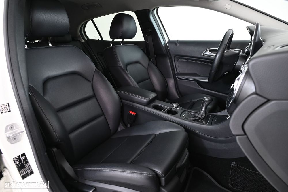 Mercedes-Benz GLA 180 d AMG Line - 4