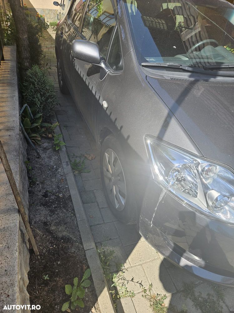 Toyota Auris 2.0 D-4D Sol - 3