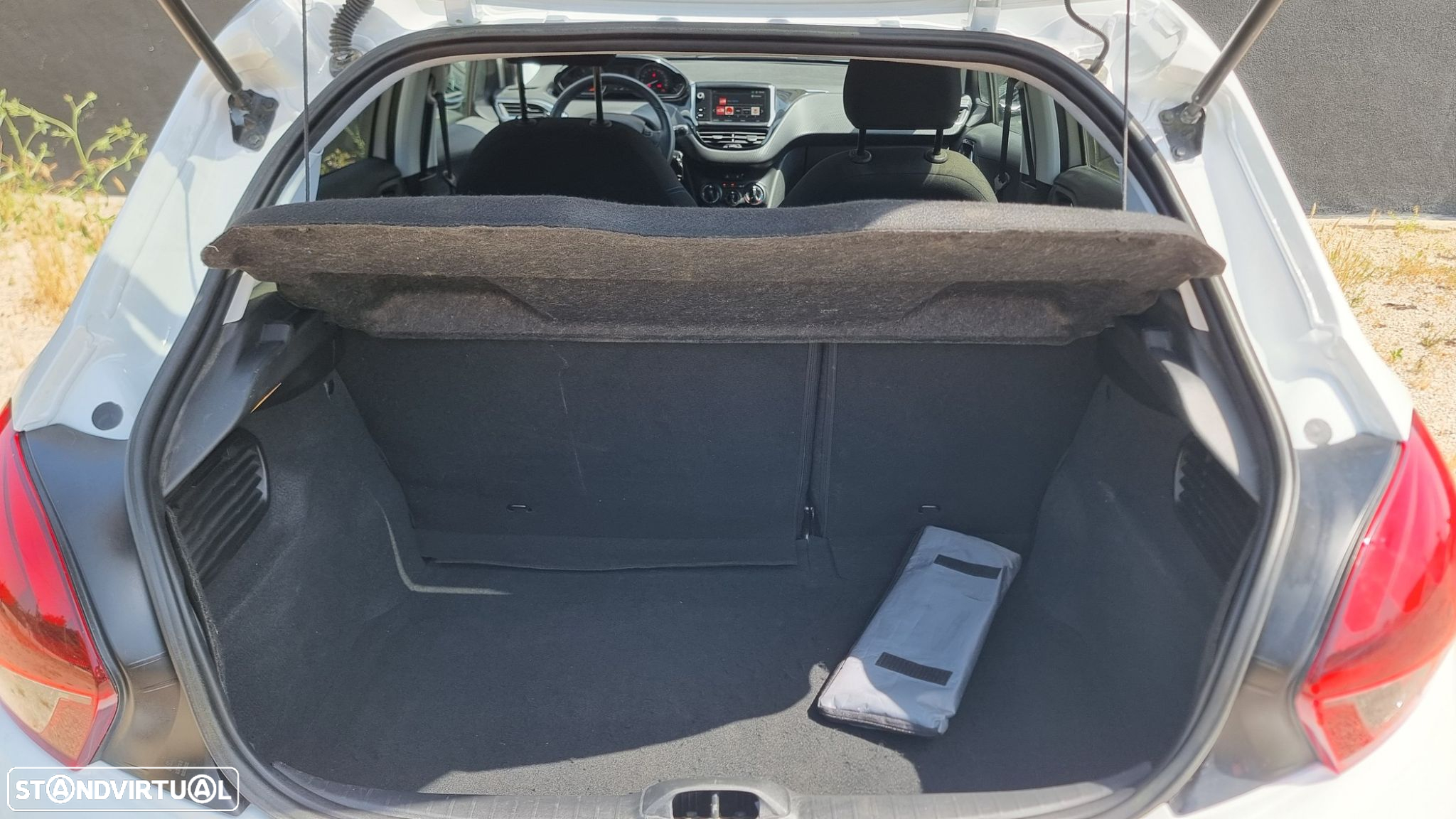 Peugeot 208 1.5 BlueHDi Signature - 18