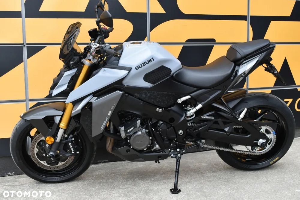 Suzuki GSX - 8