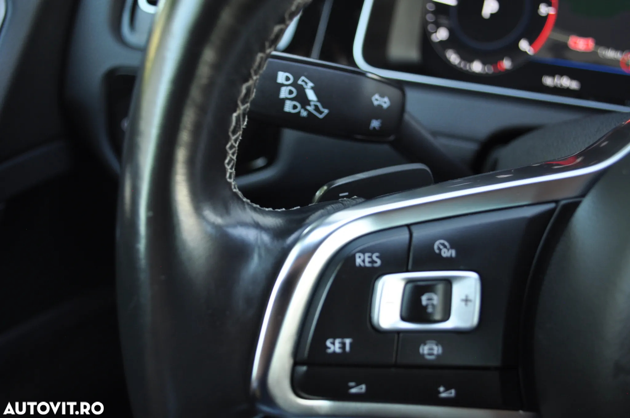 Volkswagen Golf 2.0 TDI DSG R-Line - 27